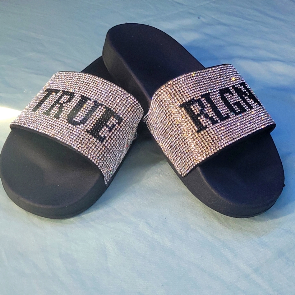 Hi I am selling a True Religion black and silver color size 6.